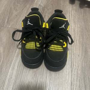 Nike Air Jordan 4 Retro TD Thunder Black/Tour Yellow Sneakers 8C